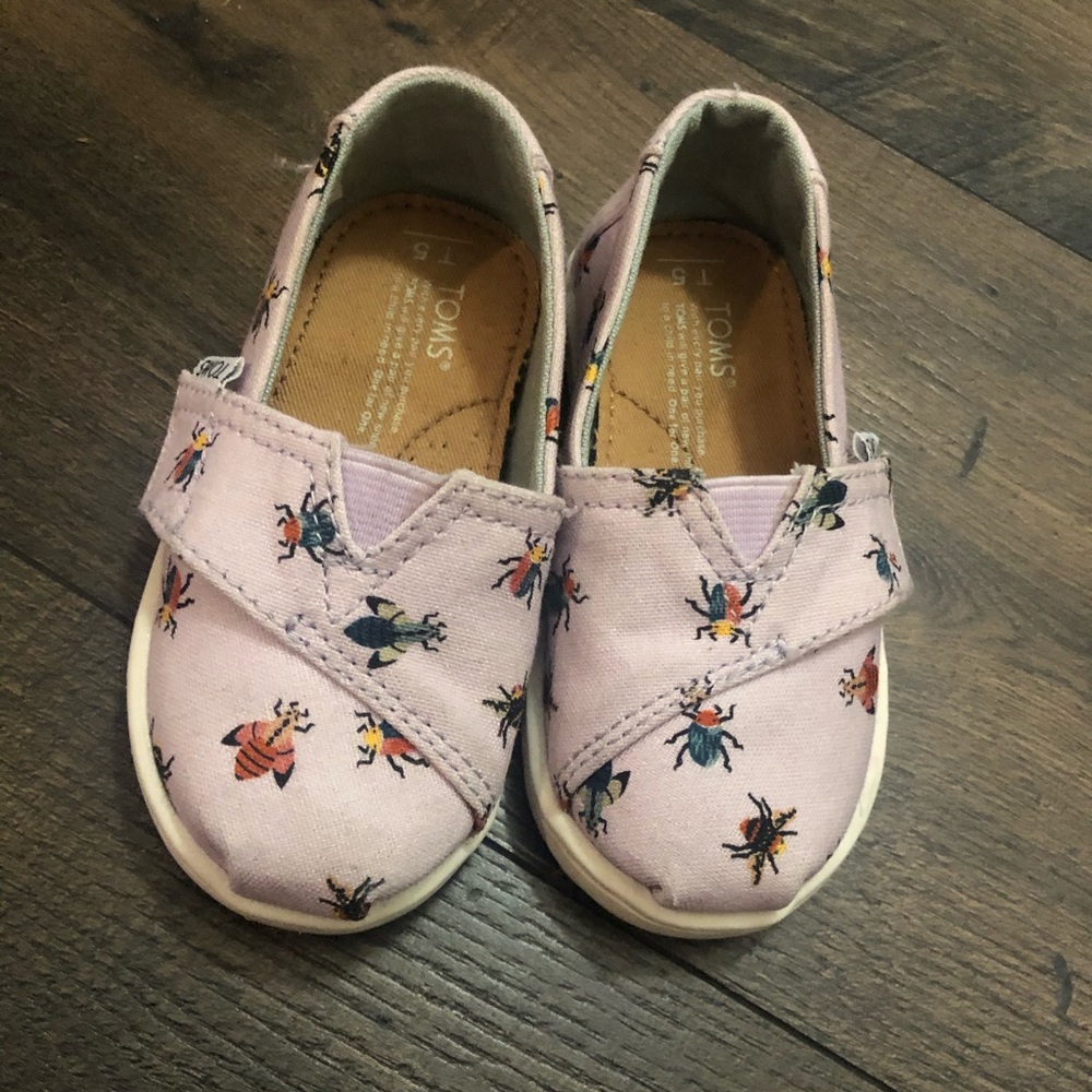 Toddler girls TOMS size 5, LIKE NEW!